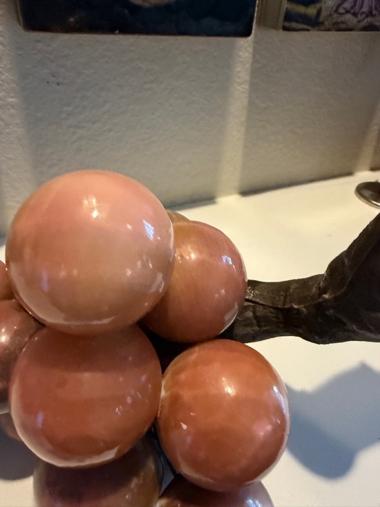 Vintage Pink Onyx Grapes Cluster Stone Fruit Sculpture MCM Alabaster Decor - Picture 8 of 15